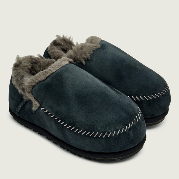 UGG Anders Slippers in Navy Blue main image 5